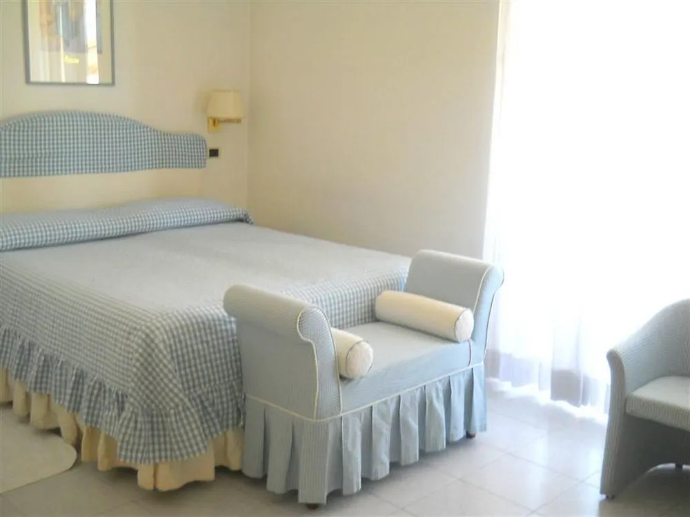 Hotel Eden Cinquale 4*,